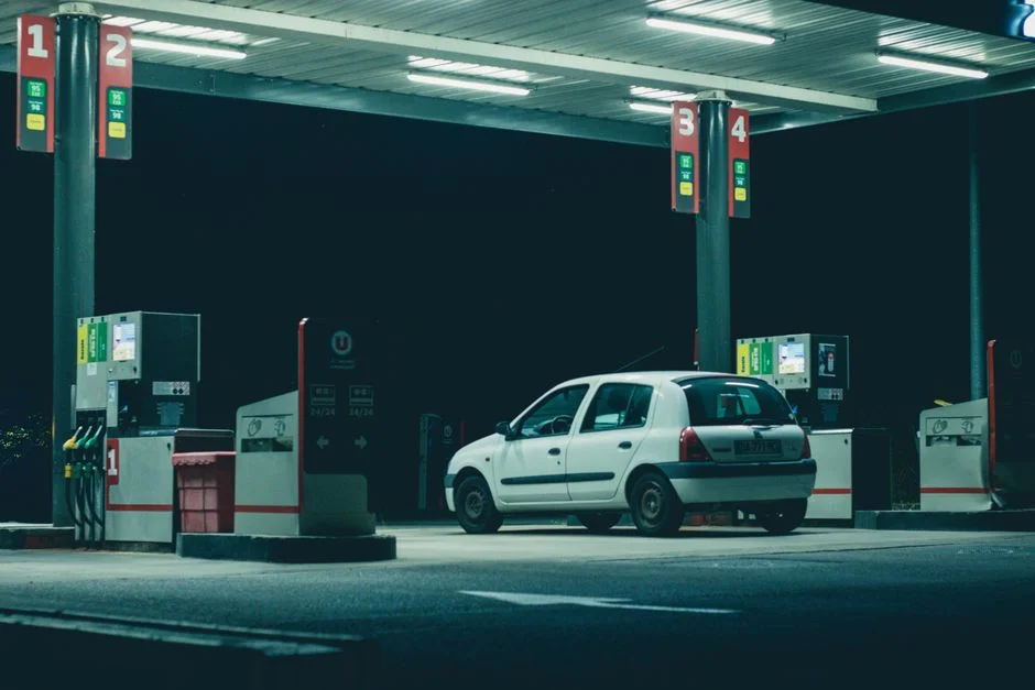 Dangote Refinery Cuts Petrol Prices — Nigerian Drivers Still Pay Above N1,000 — Politics Governance