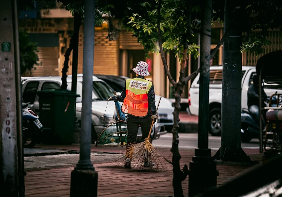 Delhi CM Gupta Demands Cleaner Hospitals — Inspects Aruna Asaf Ali Facility — Politics Governance