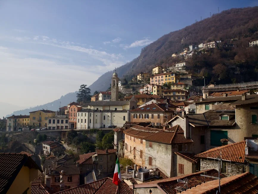 Distinctive Editorial Focus — BlurryBay