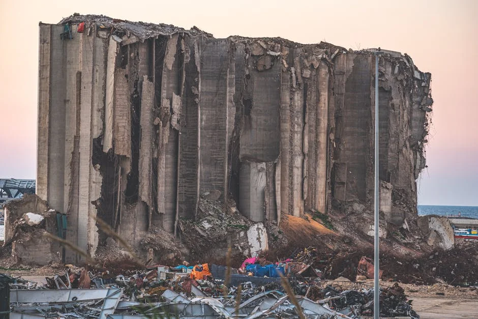 Israel Strikes South Lebanon — 24 Hours of Bloodshed Hits Civilians — Economy Business